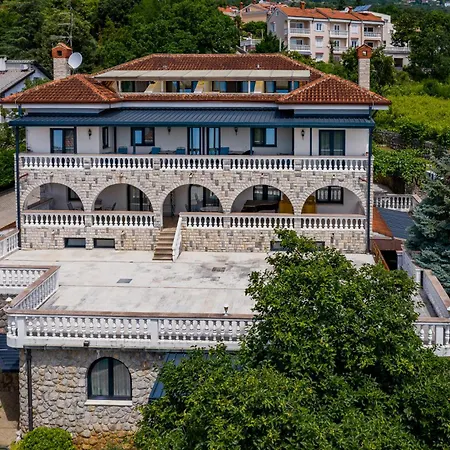 Villa Residence Icici Pensjonat
